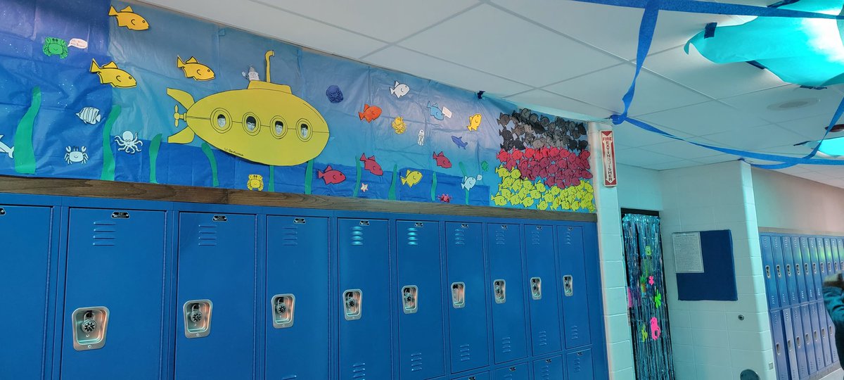 AntjePerrin's tweet photo. LZHS German Club's contribution to Homecoming decorations 2022
#BetterTogether 
#homecoming2022
@LZHSBEARS @ErinDeLuga @GalltKelley https://t.co/UQp8kh2T1v