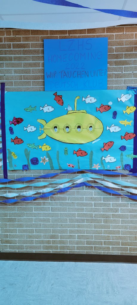 AntjePerrin's tweet photo. LZHS German Club's contribution to Homecoming decorations 2022
#BetterTogether 
#homecoming2022
@LZHSBEARS @ErinDeLuga @GalltKelley https://t.co/UQp8kh2T1v