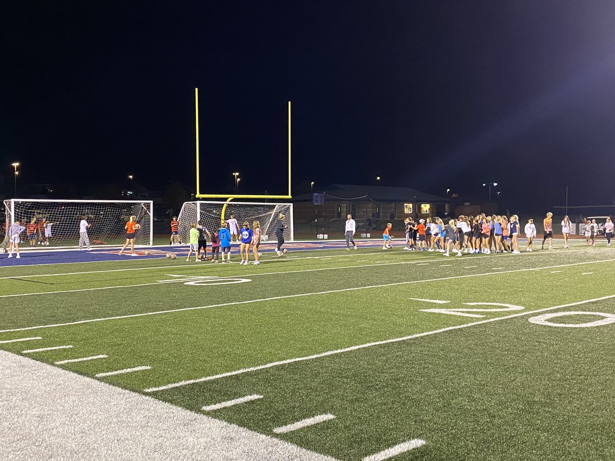Thanks to all the middle school kids for coming out tonight!  Hope to see you all again at the next home game!
#ziggyzaggy