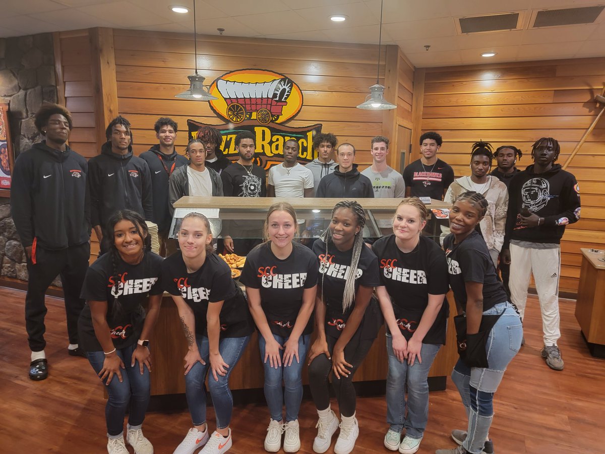 SCC cheerleading fundraiser!!! The Men's Basketball team showed up to support and eat pizza🍕 💪🏀 🗣