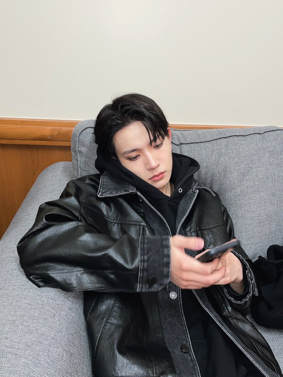 i4junz's tweet photo. babe?                         hmm? https://t.co/0uoJHgYdzN