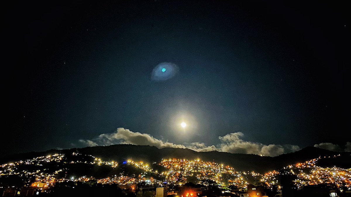 AndyGiralDrums's tweet photo. Noches de Medellín https://t.co/74KWJeuOg9