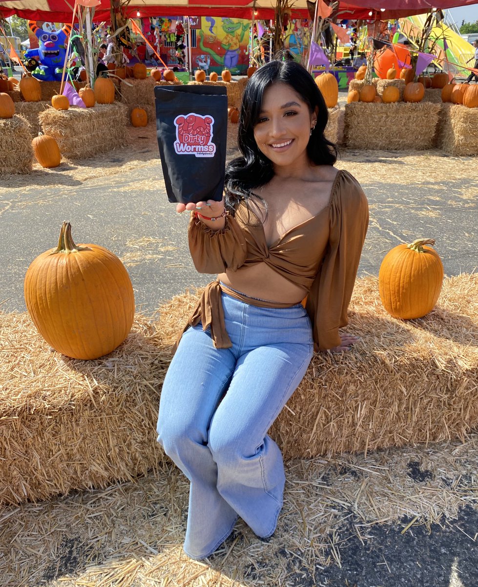 DirtyWormss's tweet photo. The place to be at this weekend 🎃

#dirtywormss #halloween #Pumpkin #spooky #LosAngeles #candy https://t.co/PH9k7vloHc