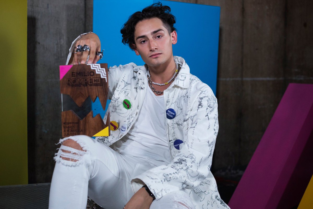 EmiIioHQ's tweet photo. Fotos de Emilio para Amazon Music. https://t.co/mv2yix5uq0