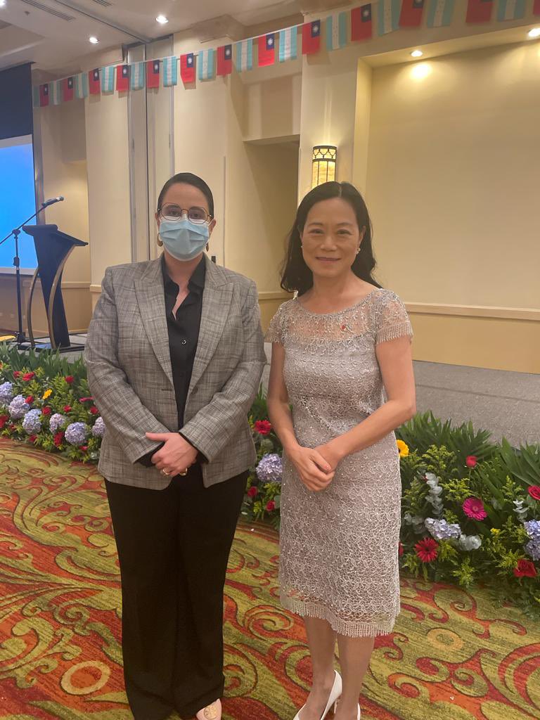 SEDESPAHN's tweet photo. Felicitamos a la República de China (Taiwan) en especial su Embajadora Sra. Vivia Chang por la conmemoración de su 111 Aniversario de fundación. La Ministra @FabiolaAbudojHN se hizo presente a los actos de celebración para reiterar su apoyo y compromiso con el pueblo de Taiwan 🇹🇼 https://t.co/0ANmoLKIMK
