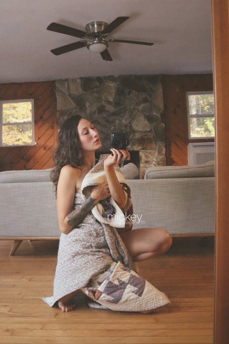 oh to go apple picking &amp; then antiquing where you find this quilt. dreamy. ♡ https://t.co/vLORV2lxEK