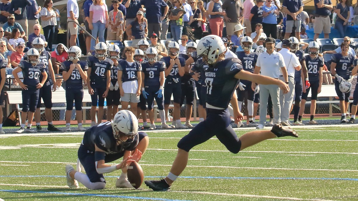 MV_Athletics's tweet photo. Balanced Attack Sends Mustangs Past Mount Zion Eagles, 27-14. Story and more at https://t.co/dIX4HHRFvu. #MVfootball #MVathletics #ImAMustang @TheMVSchool https://t.co/nWS70kGVFt