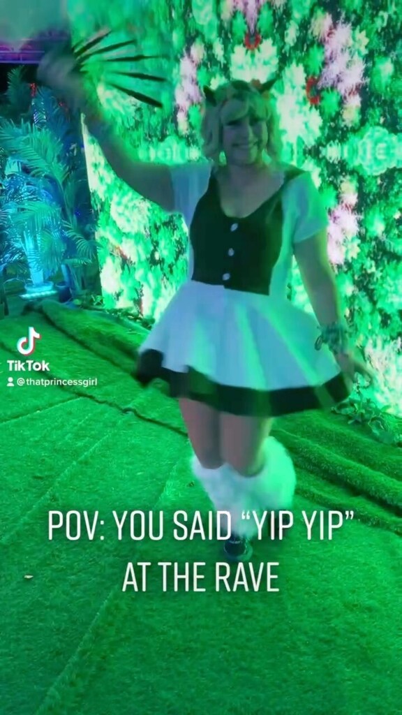 ThatPrincessGrl's tweet photo. My favorite look from #EDCLV this year! Hair by @jmillsmakeupandhair, dress by @kangaroomis!
Who else loves #Appa?? Thinking I might make this one of my Halloween costumes this year because I love it so much!
#avatarthelastairbender #atla #appacosplay #ravestyle #edclasveg… https://t.co/y18EG3CZWr