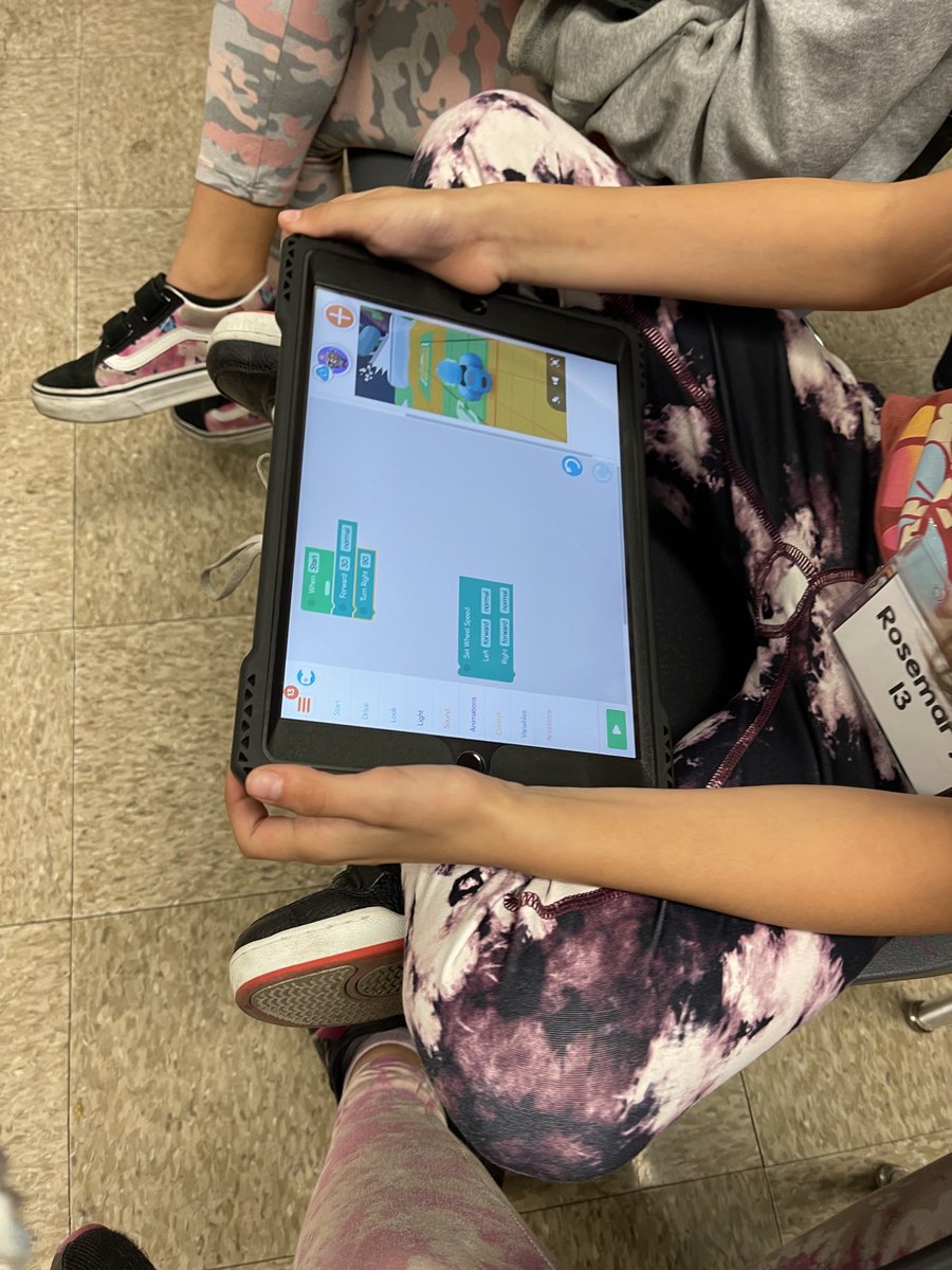 Mondays in the Orchard are the best!  Coding a fire escape plan for Dash was awesome as was the firefighter’s brain break!  Thanks Miss Nickel!!! ⁦<a href="/vanaldenavees/">Vanalden Avenue Elementary</a>⁩ ⁦<a href="/LASchools/">Los Angeles Unified</a>⁩ ⁦<a href="/ResedaCOS/">Reseda Community of Schools</a>⁩ #LAUSD