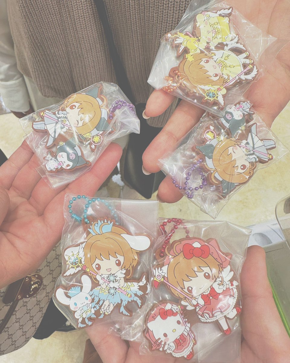 chan_ay7's tweet photo. ガチャガチャみてたら
カードキャプターさくらと
サンリオコラボみつけて軽率に回した\♥︎︎/
めちゃめちゃに可愛い、、、
本命のさくらとマイメロちゃんペアは
見事に当たらなかった🥺

【@Oshima_Bro】
【@Oshima_Sis】 https://t.co/T1L2OIIrzN