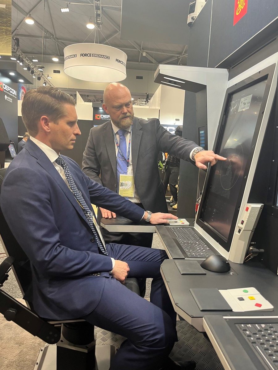 KOGDefence's tweet image. Looking back on last week we can proudly say that the #StrikeMaster was a fan-favorite🛡️🇦🇺

Special thanks to Norway's Amb-Designate Riise, Hon Andrew Hastie MP, Phillip Bruce Thompson OAM MP, and Australia Defence Sub-committee for taking time to chat with our #Australia team.