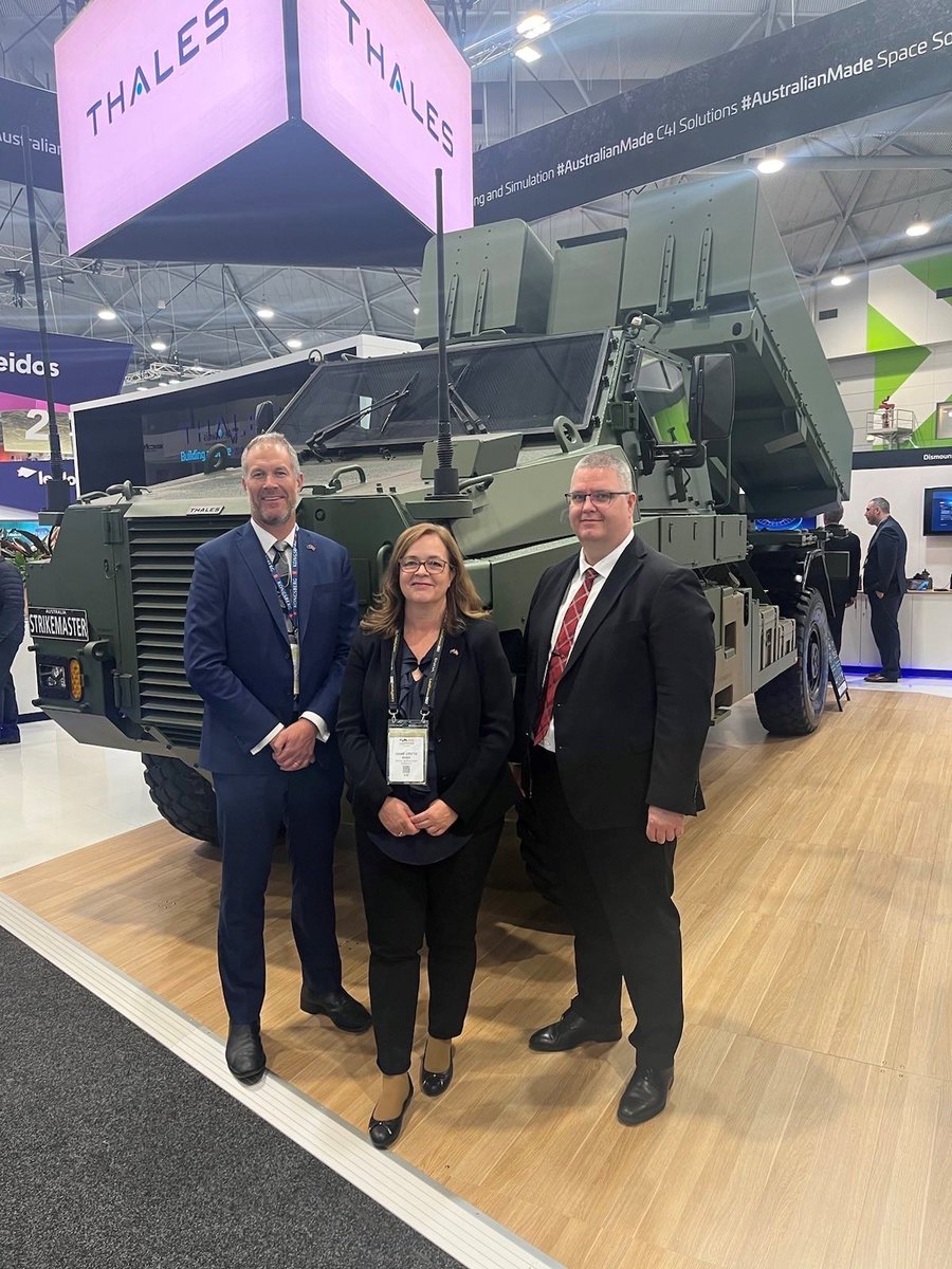 KOGDefence's tweet image. Looking back on last week we can proudly say that the #StrikeMaster was a fan-favorite🛡️🇦🇺

Special thanks to Norway's Amb-Designate Riise, Hon Andrew Hastie MP, Phillip Bruce Thompson OAM MP, and Australia Defence Sub-committee for taking time to chat with our #Australia team.