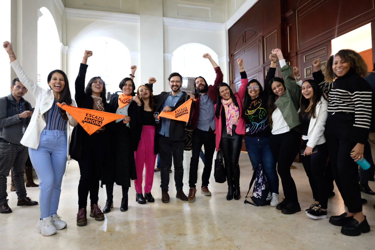 susanamuhamad's tweet photo. ¡Bienvenido #AcuerdoDeEscazú en Colombia! 👏
Ratificamos la participación de la ciudadanía  y la defensa de los derechos de los líderes ambientales.
Esta ley fortalecerá el tejido social y dará las garantías en la gestión ambiental del país 🌿
¡Gracias juventud!
#EscazúAhora https://t.co/KhDmm7Q4nB