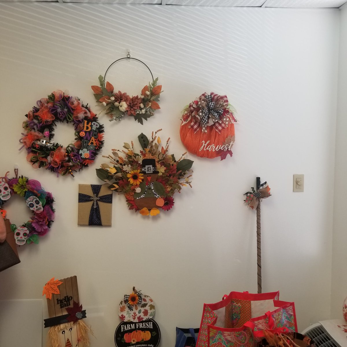 JRickyToro's tweet photo. If you know of anyone looking for music lessons or more, check out GM Studios (class or private lessons available).
#sanantonio #musicislife #musiclessons #guitar #voice #piano #lessons #musician #artsandcrafts #supportlocalsmallbusiness https://t.co/vtJE6926yG