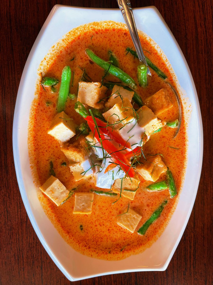 jackieglazerr's tweet photo. I ate the best Thai food I have ever had in my entire life tonight https://t.co/CNKnXpZkrp