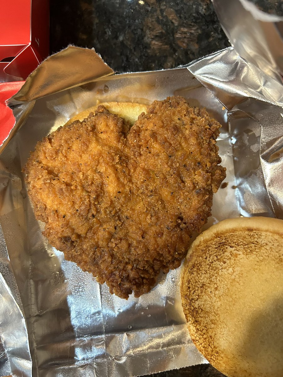 kingcrystald's tweet photo. I ❤️ you too @ChickfilA https://t.co/TWfDE3d3Rr