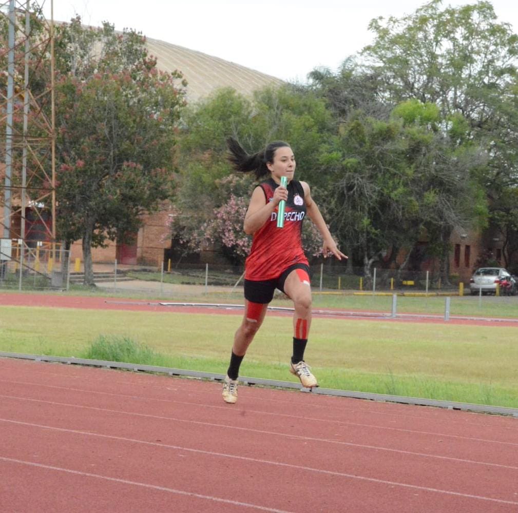 La Univ. Luján Venialgo de la Facultad de Ciencias Jurídicas obtuvo el título de Mejor Atleta Femenina en esta edición de las UNIMPIADAS 2022, tras brindar un increíble desempeño en varias disciplinas colectivas e individuales. 

Merecido reconocimiento. 🔴⚫️🥇