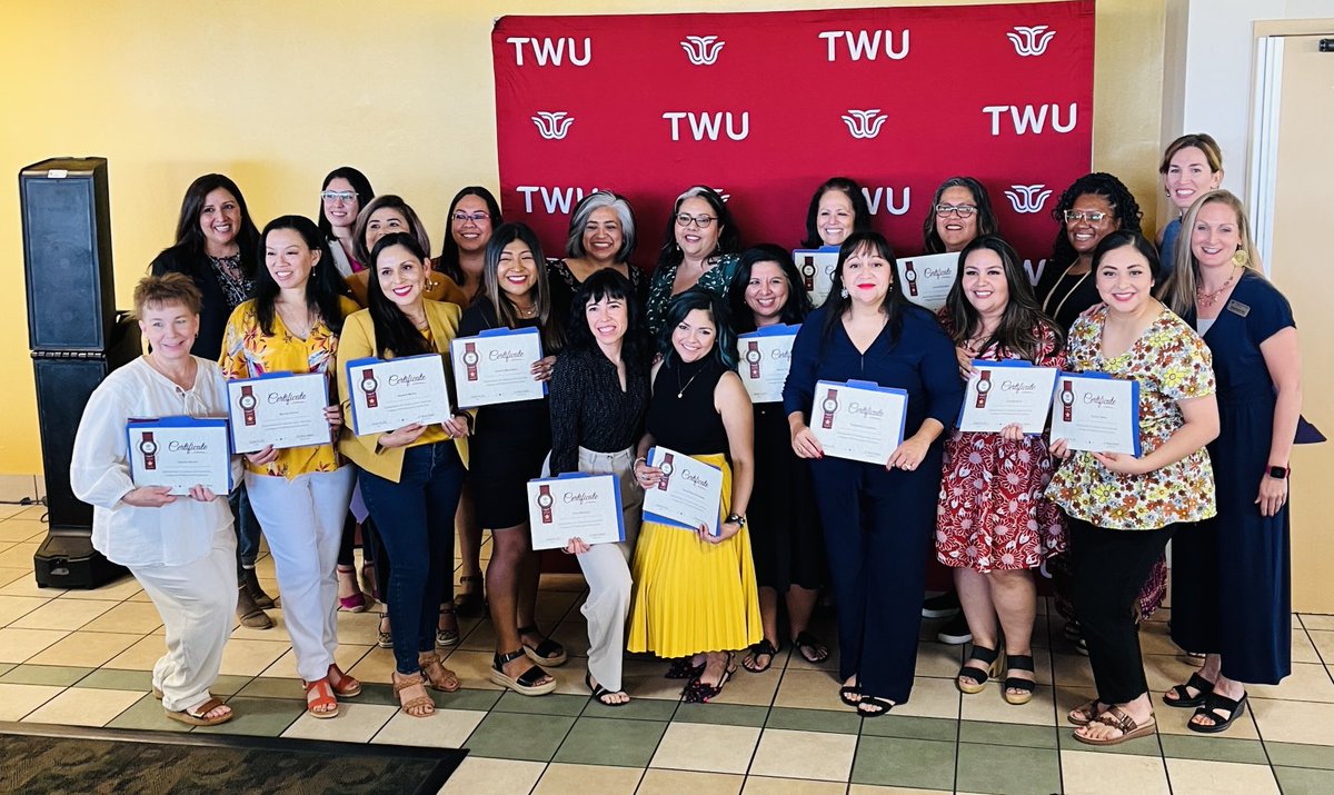 AngelesMLEd's tweet photo. We had a fantastic day celebrating our completion of the Certificate of Biliteracy! Thank you, ⁦@DrMandyStewart⁩ ⁦@ATorresElias⁩ ⁦@jfigueroaflores⁩ Dr. Anderson ⁦⁦⁦@TWUMultilingual⁩ ⁦⁦@TWUCOPE⁩ https://t.co/fXLAKl8b9Z