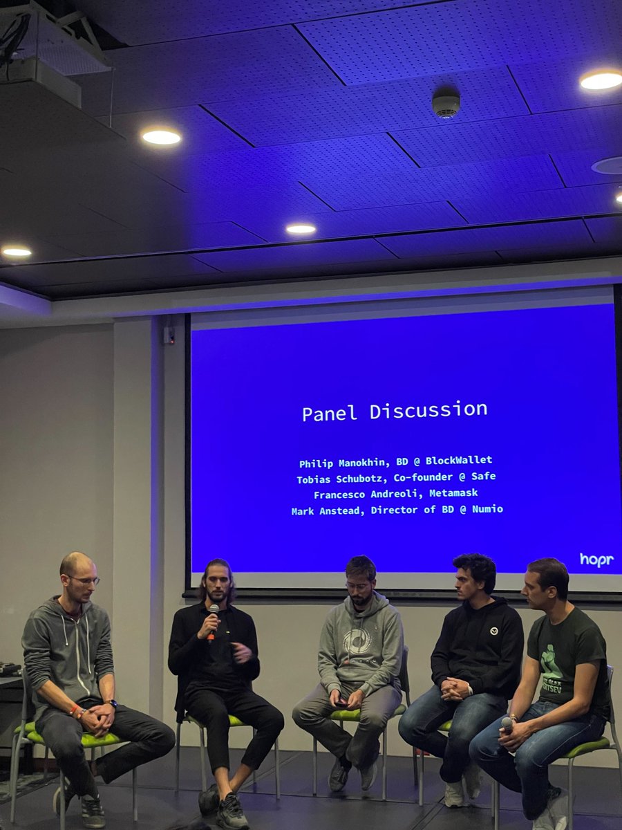 Our very own <a href="/francescoswiss/">Francesco Andreoli ᵍᵐ</a> rocking it at <a href="/hoprnet/">HOPR 🟡</a> house talking about privacy 👀and security 🔐