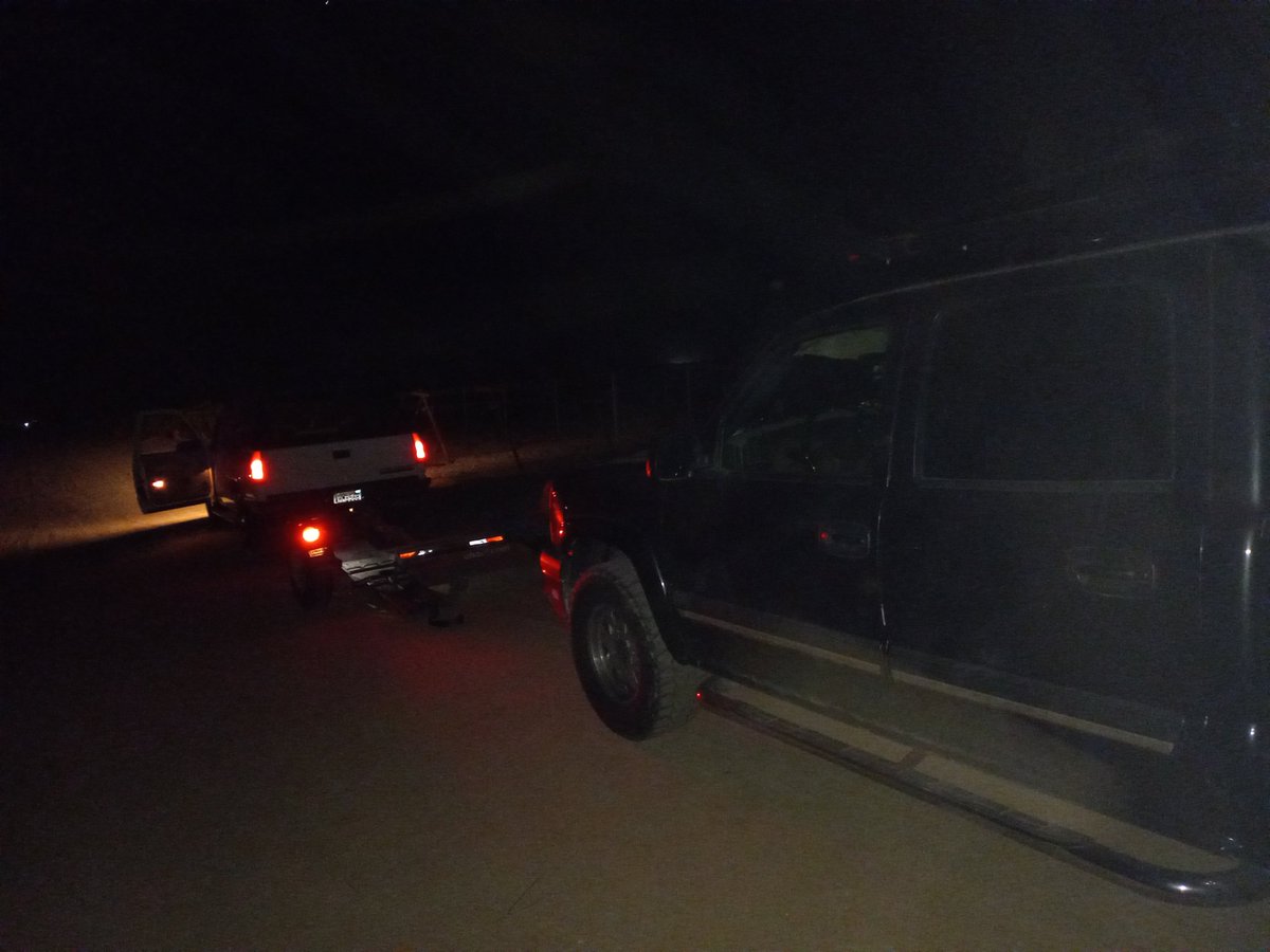 CrydeCamGaming's tweet photo. Finally made it back to the truck.... and my key fob won't work to unlock it. It has no keyholes in the doors. I can't catch a break. #twitchcon #stillnothome #fucked https://t.co/gFyVoY0zhF