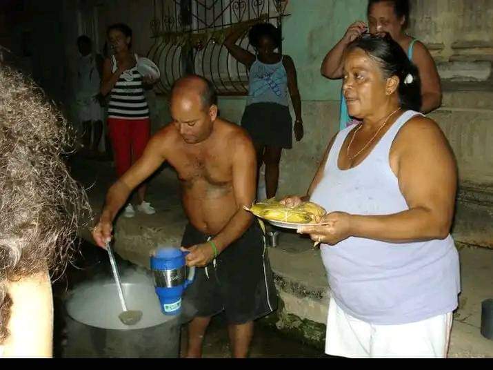 ¡Trabajando y celebrando! #Cuba #CDRCuba #SoyCederista #SomosDelBarrio