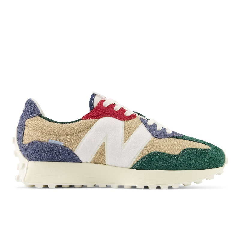 newbalance_jp's tweet photo. 【#ニューバランス 公式オンラインストア情報】
この秋話題の #レトロランシュー #MS327 は70年代のランニングシューズをもとにデザインされ、タオル調素材やスエード、秋らしいカラーリングが人気です。
#ニューバランス原宿 とオンラインストアでチェック!
#NewBalance