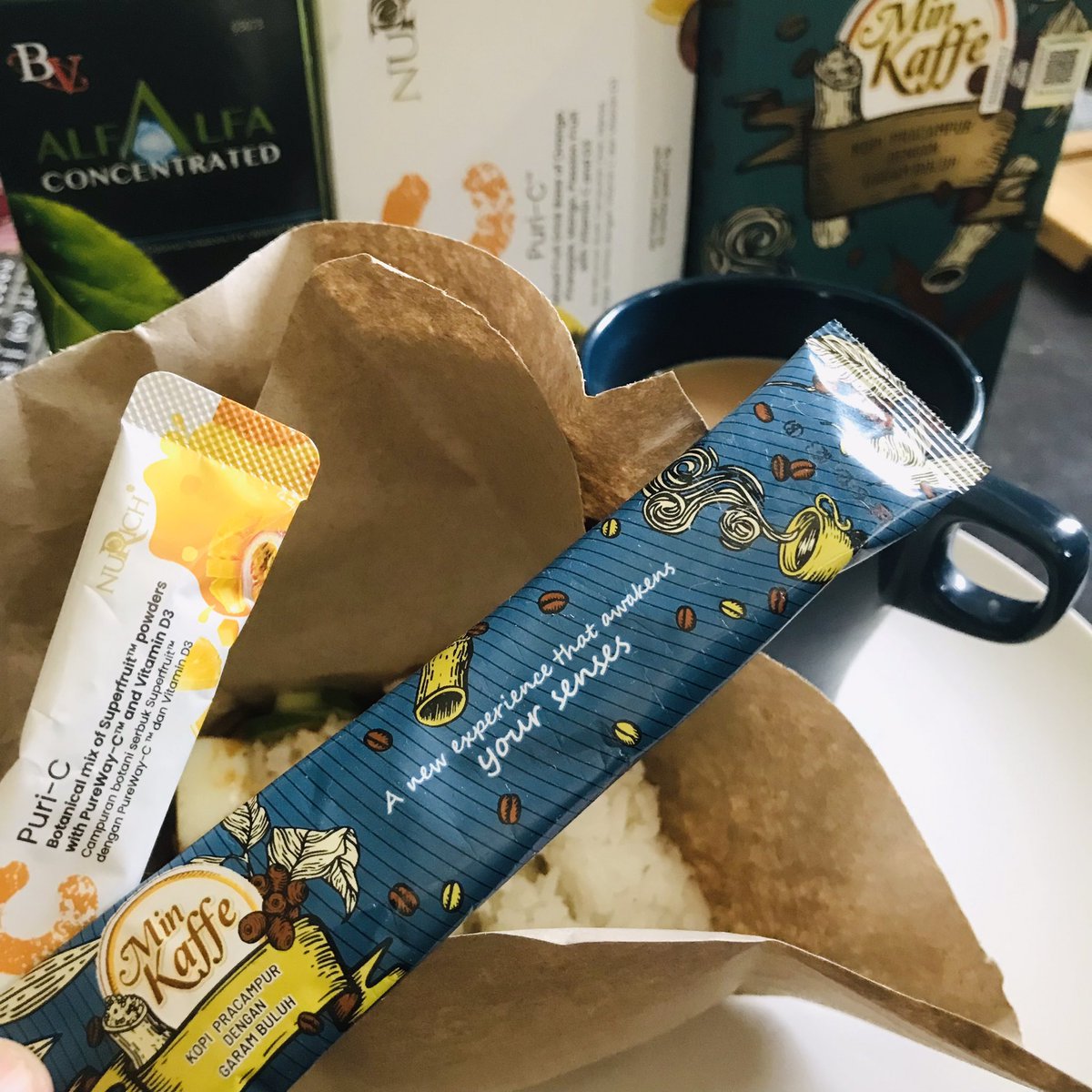 Azmi_Zahari_'s tweet photo. Bismillah ,,,jemput minum,,,,
settled Morning Booster with Mentor🎉😍
.
Selamat menjemput rezeki👍
.
#minkaffe #PuriC #Bvalfalfa https://t.co/80rdbizPiE