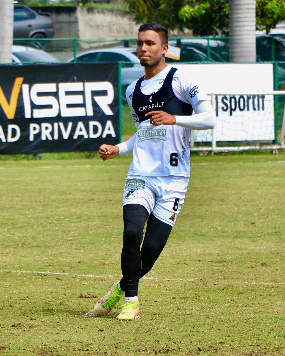 CamiNews93's tweet photo. POTENCIAL 👀💚 Cuando ha jugado marcó diferencia en la mitad, tiene primer pase el socio de Teófilo Guitiérrez. Fue clave en el clásico. Un DT como @JorgeLPintoA le puede sacar lo mejor Enrique Camargo 📸 @AsoDeporCali https://t.co/FAYff0vMLD