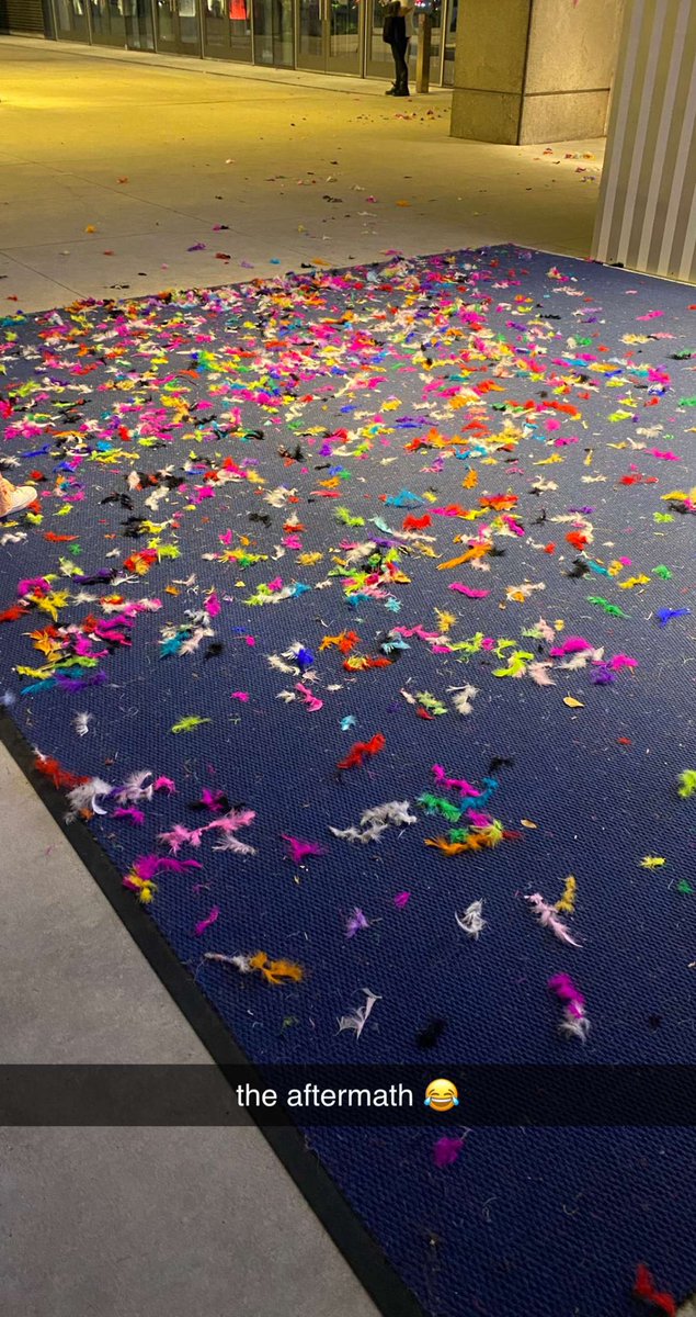 buzzinglarrie's tweet photo. how rude of harry to allow this kind of littering 🤧😂 https://t.co/h3jrhTU9v6