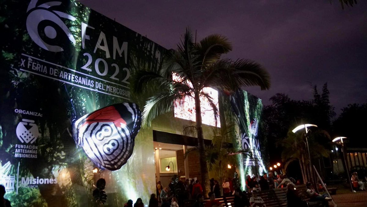 GimenezNataliaA's tweet photo. X Edición de la Feria de Artesanías del Mercosur.
Espectacular despliegue de más de 200 artesanos de la región que exponen sus piezas artísticas de enorme valor cultural.
Felicitaciones al equipo #FAM2022 y a su presidenta @SilGimenezok por la impecable organización 👏🏼👏🏼 https://t.co/mIZCHJVWYy