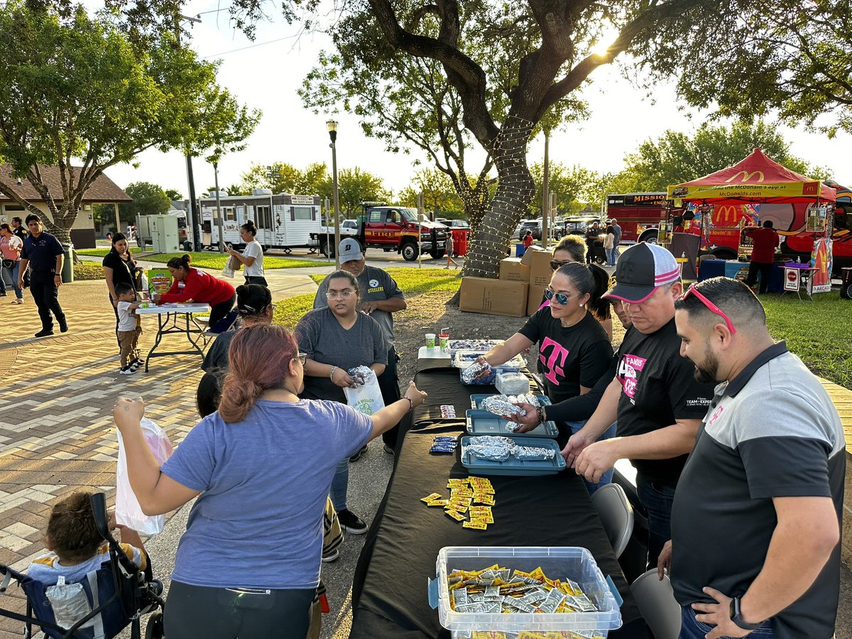 Central Texas care & retail team supporting our local fire department in their fire prevention event💪🏻🚒🧯@MissionTXperts not only taking care of our customers but also our community #totalexperience @Aejaz_H @m_wan4life @JonFreier