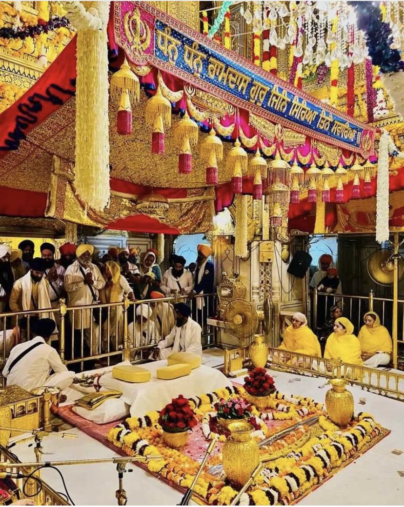 AdvVasukukreja's tweet photo. Dhan Dhan Guru Ramdas Ji Maharaj ,Wishing you all a happy GuruPurab May Waheguru Always bring happiness to you and your family #gururamdasji https://t.co/YOdIuG1jkj