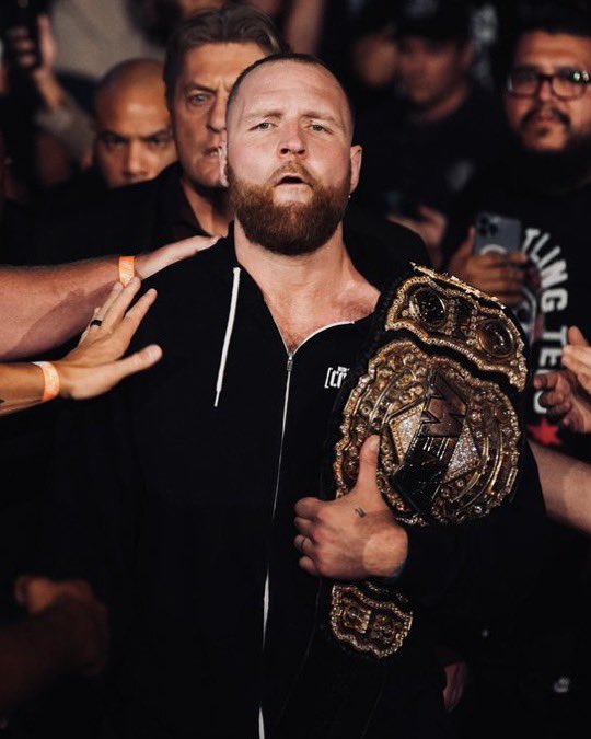 reignszayn1's tweet photo. Shield stans how are we feeling!!! #WWERaw https://t.co/IxoFndBGdR