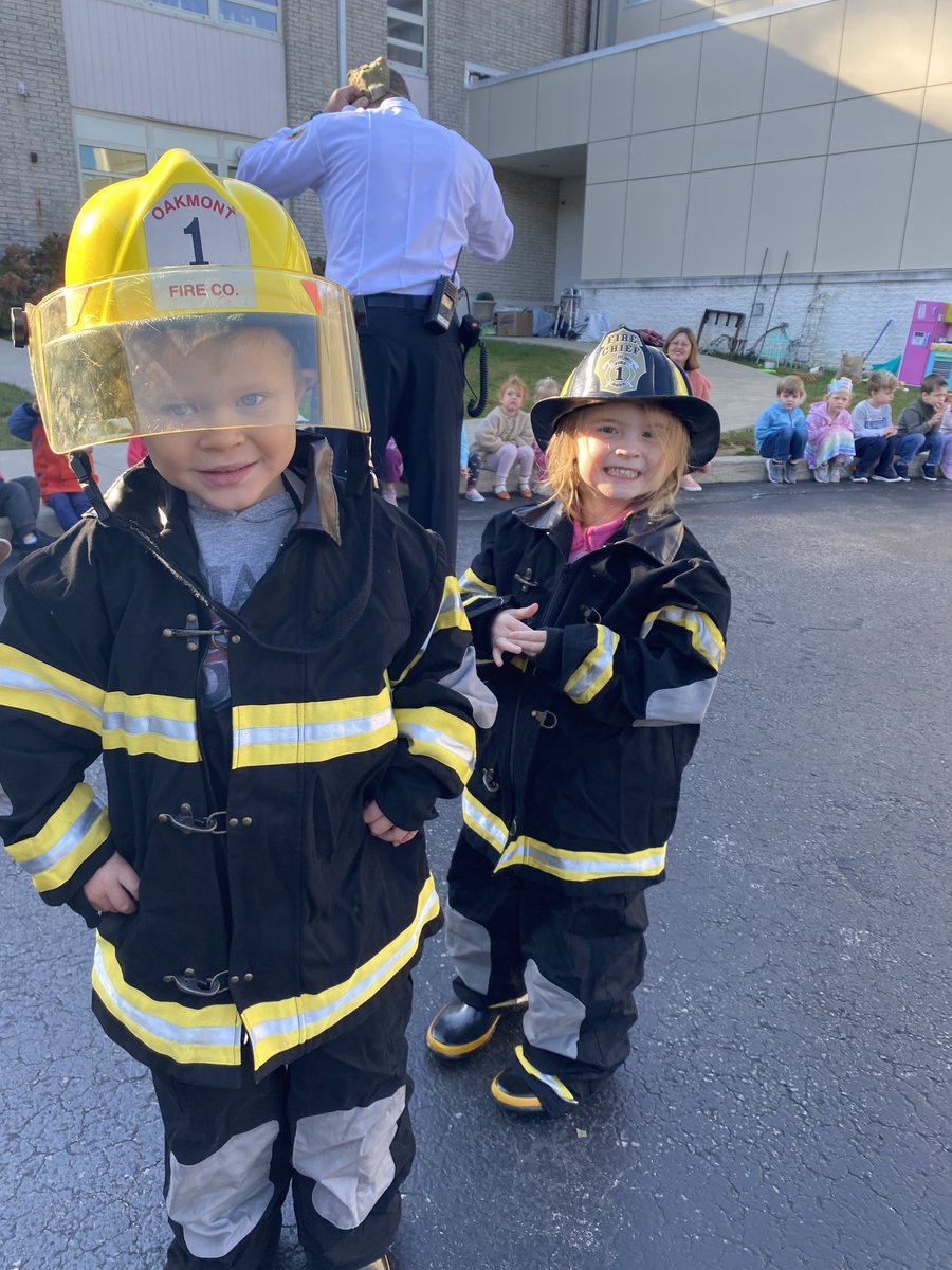 MrsCimineraSCJN's tweet photo. We had a super visit from Oakmont Fire Company today to kick off Fire Prevention Week!! 💙💛 https://t.co/OGlrlVtnD5