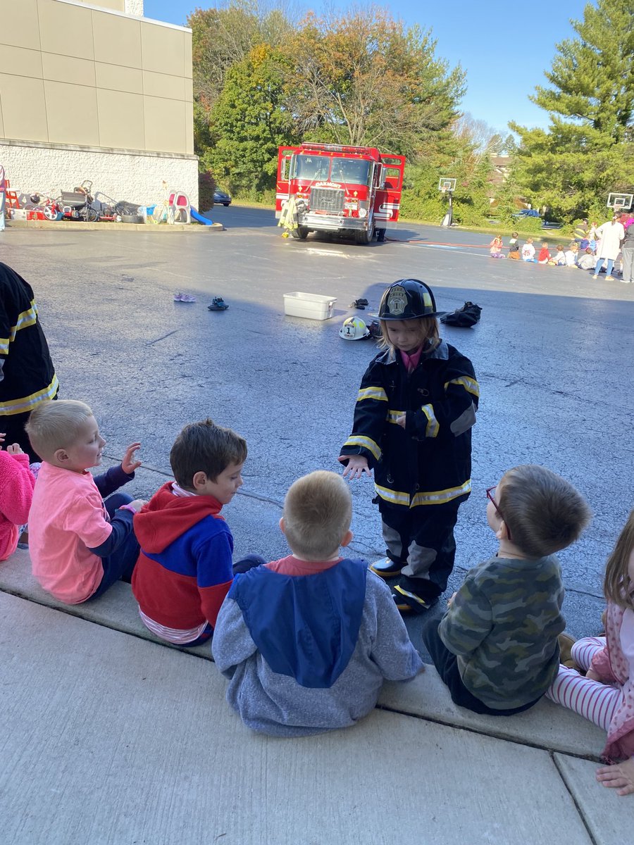 MrsCimineraSCJN's tweet photo. We had a super visit from Oakmont Fire Company today to kick off Fire Prevention Week!! 💙💛 https://t.co/OGlrlVtnD5
