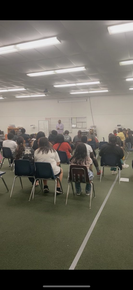 BootzGold's tweet photo. Great parent meeting today! When the village comes together for a positive cause, greatness is inevitable! TurnUp! @MarlinISDTX @DrHenson2 @MrEtheEducator @ealy_daeducator #MarlinBulldogs #SoundsOfThunder #TheThunderParents https://t.co/Gcsvg1Qc8D