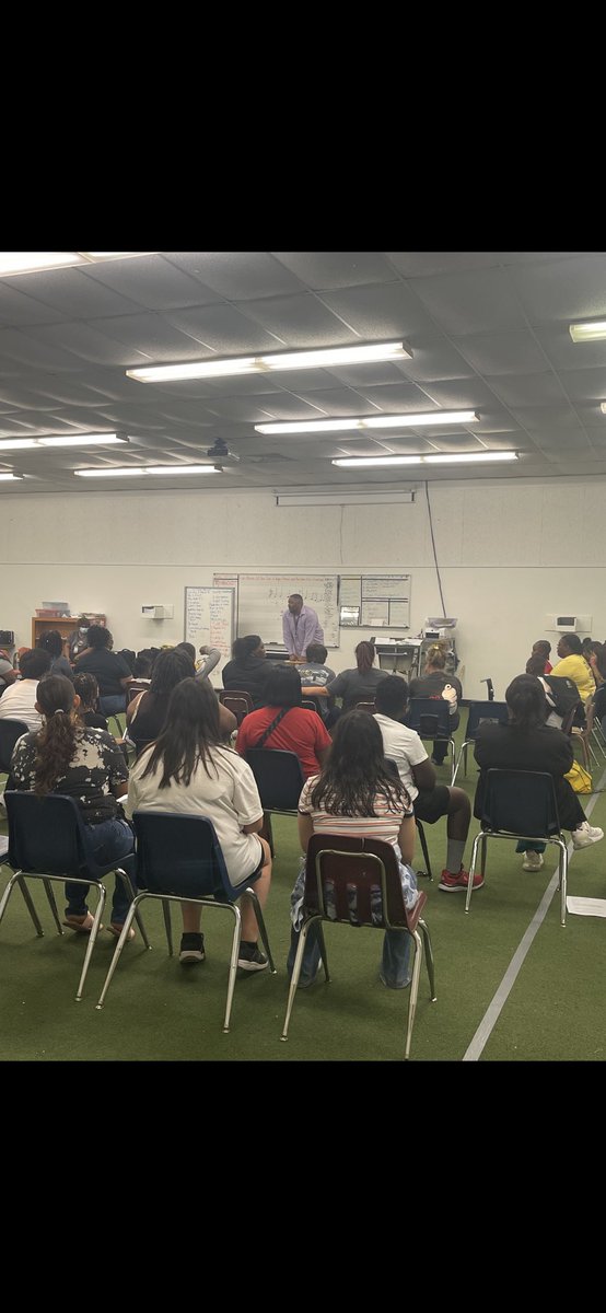 BootzGold's tweet photo. Great parent meeting today! When the village comes together for a positive cause, greatness is inevitable! TurnUp! @MarlinISDTX @DrHenson2 @MrEtheEducator @ealy_daeducator #MarlinBulldogs #SoundsOfThunder #TheThunderParents https://t.co/Gcsvg1Qc8D