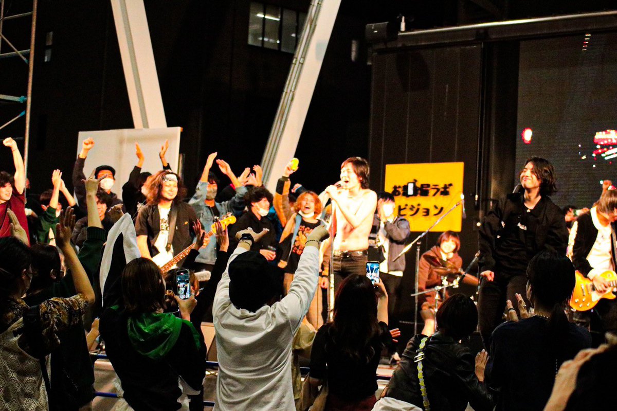 EiHilE_'s tweet photo. 10/10 祝祭の広場
#SCRAMBLE10
ご来場ありがとうございました🔥
大分のバンドシーンは熱い🔥
野外ライブ最高🔥
これからもどうぞEiHilEをよろしく🔥
photo by @ma_1_y https://t.co/X2iZFDnw9B