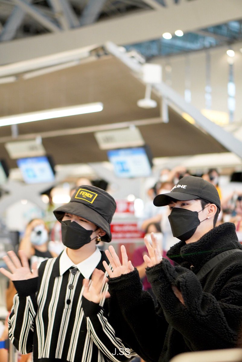 SojiJune's tweet photo. Safe flight and enjoy your trip ✈️  #ZeeNuNewGo2KoreaJapan https://t.co/82Fe9sini8