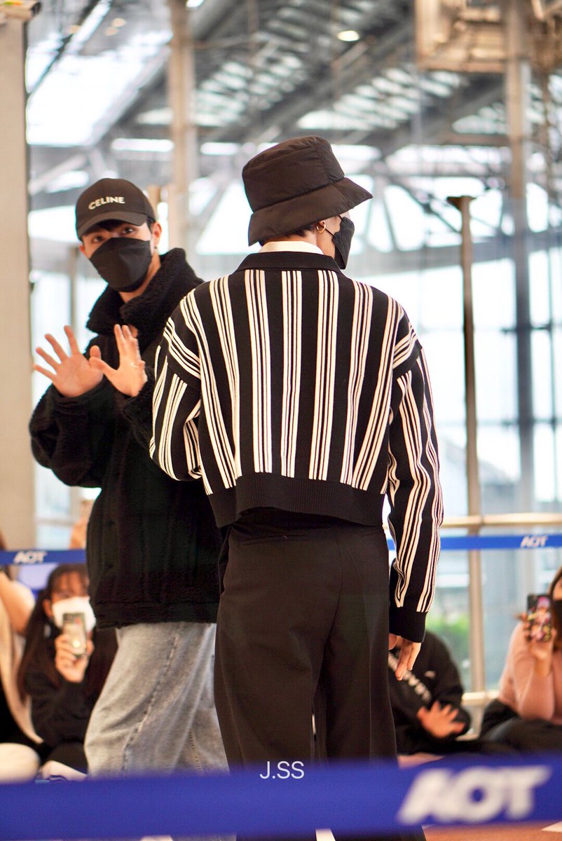 SojiJune's tweet photo. Safe flight and enjoy your trip ✈️  #ZeeNuNewGo2KoreaJapan https://t.co/82Fe9sini8