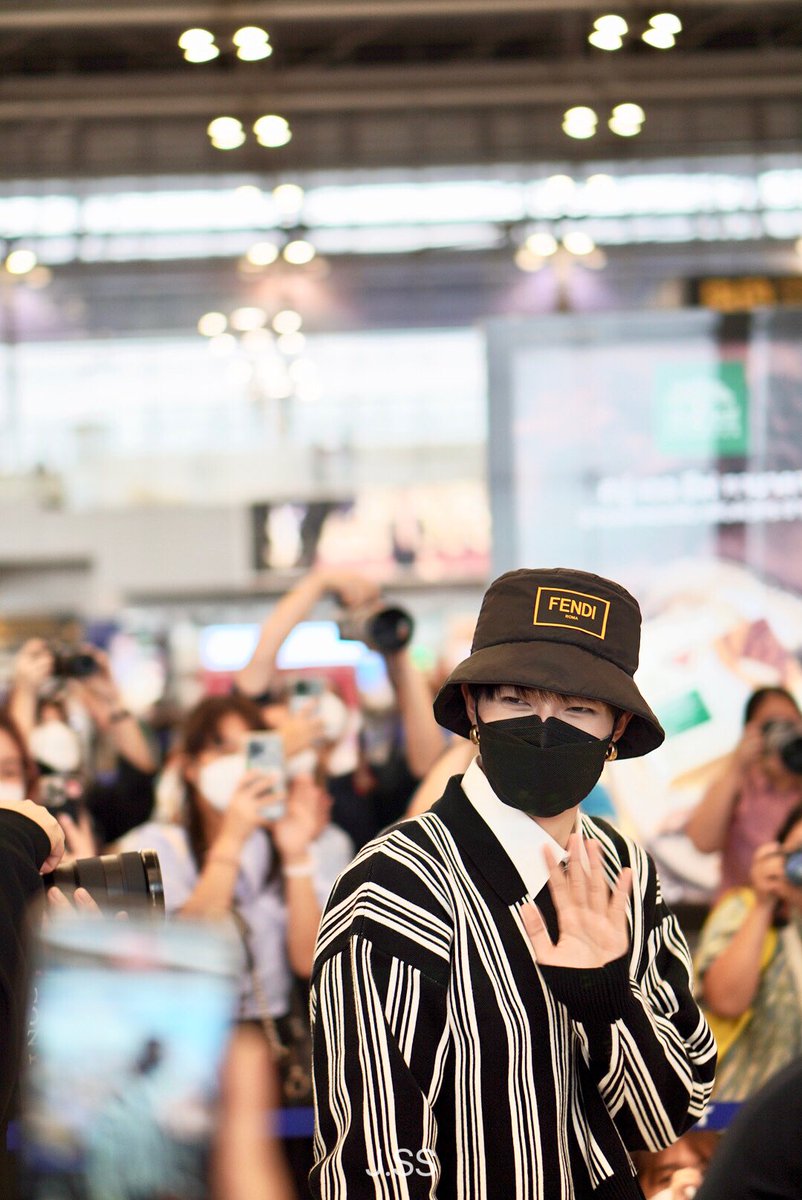 SojiJune's tweet photo. Safe flight and enjoy your trip ✈️  #ZeeNuNewGo2KoreaJapan https://t.co/82Fe9sini8