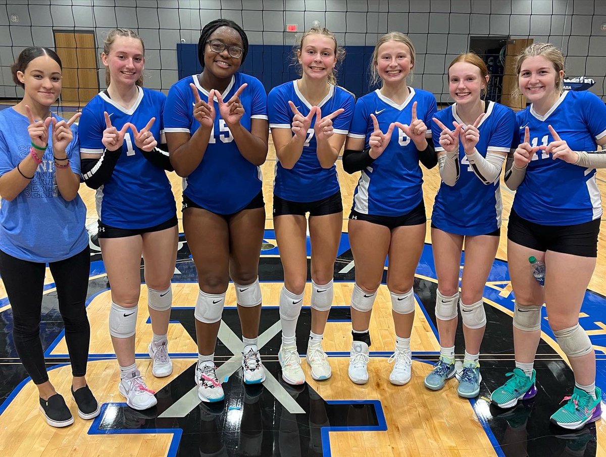 CapCityCavsVB's tweet photo. A clean sweep makes this Senior Night even more special! This program was built with these Seniors and we couldn’t be more proud of what they have accomplished these past 4 years! #ALLOUT #CC4L 🧹🧹🧹🏐💙 https://t.co/7lbQvQZir2