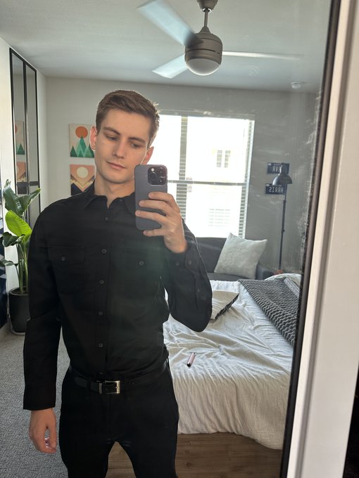 first day going back to work :) https://t.co/qIVbD4hDZh