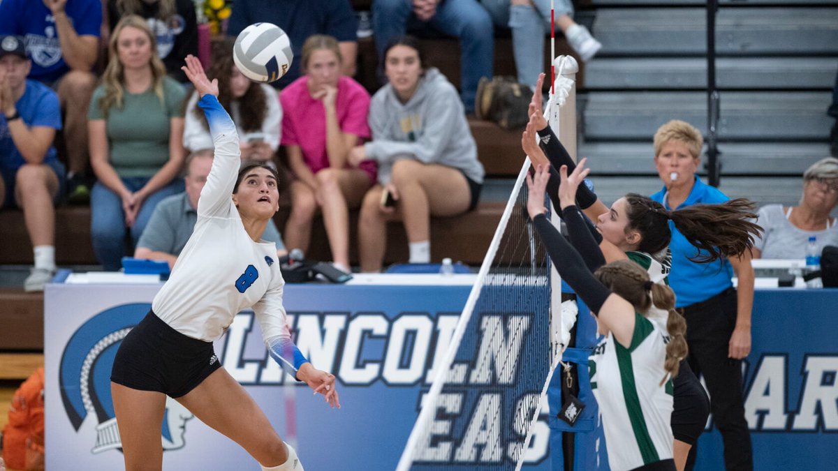 “This is what it is all about. Look at the gym, with a full East section, full Southwest section and students cheering. This is fun volleyball.” #nebpreps 

<a href="/LSWVB/">LSW Volleyball</a> and <a href="/EastSpartans/">EastHighSpartans</a> brought the 🔥🔥

READ ➥ bit.ly/3SRHDg5