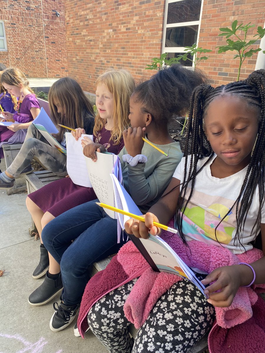 Miss_Larson_'s tweet photo. Better late than never! We’re soaking up this lovely fall weather and last little while we’ll be able to do writing outside before it gets too chilly. I love days like these, where kids are genuinely excited about taking learning into their own hands. 

Teaching is the best.🖤 https://t.co/FmQ5IHH99v