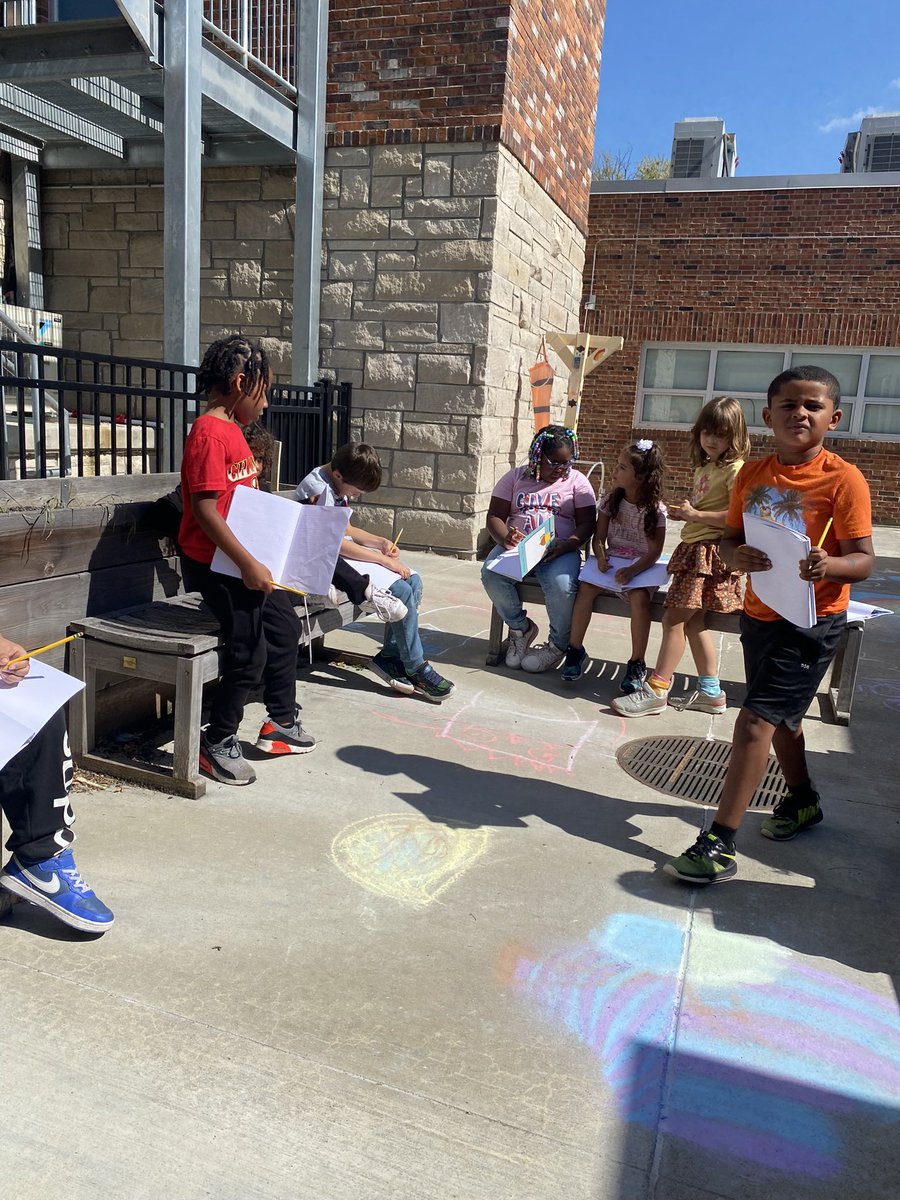 Miss_Larson_'s tweet photo. Better late than never! We’re soaking up this lovely fall weather and last little while we’ll be able to do writing outside before it gets too chilly. I love days like these, where kids are genuinely excited about taking learning into their own hands. 

Teaching is the best.🖤 https://t.co/FmQ5IHH99v