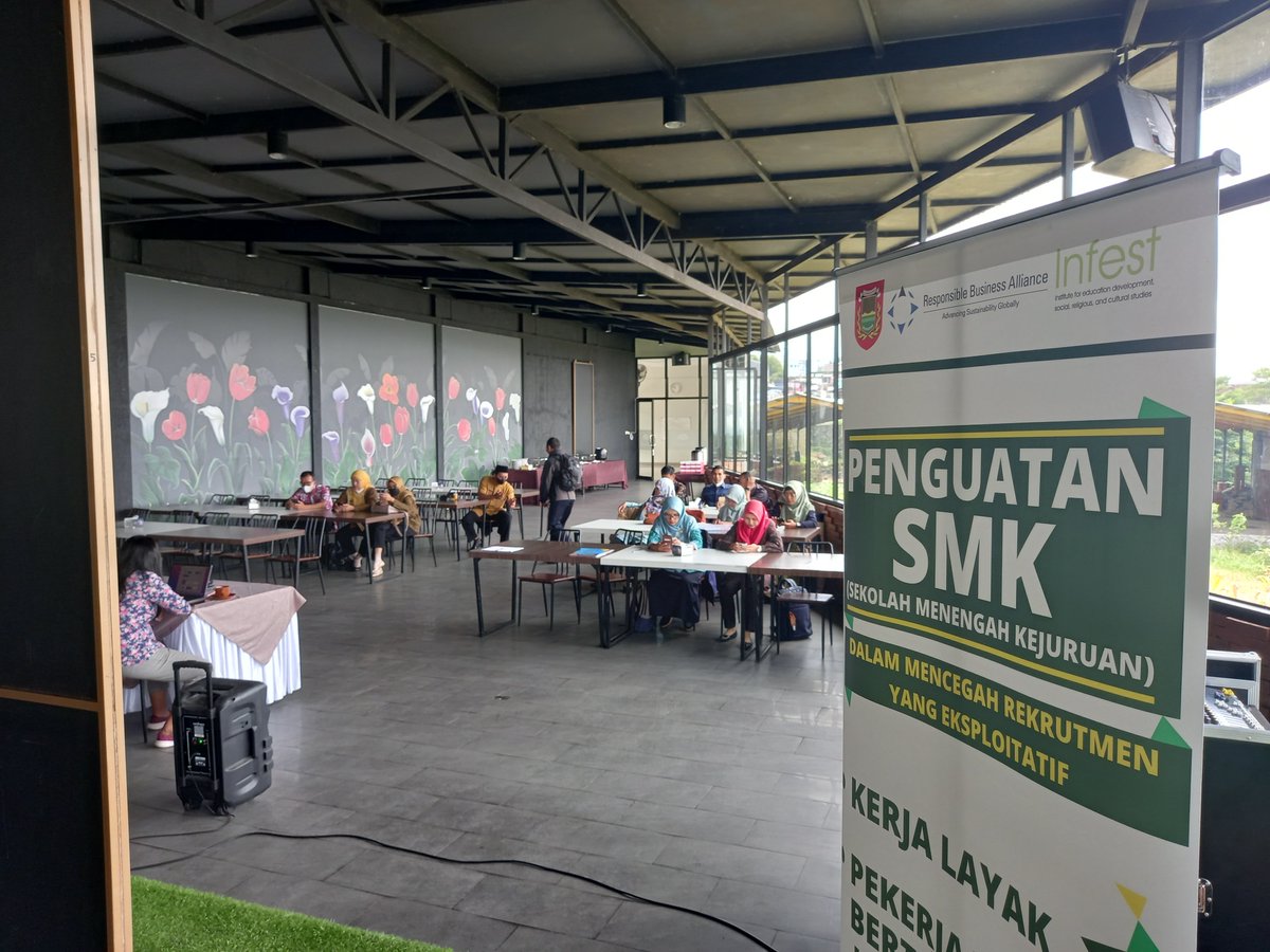 Infest_Jogja's tweet photo. Diskusi bersama guru SMK di Kabupaten Wonosobo, "Peran &amp; Tanggung Jawab Bursa Kerja Khusus dalam Layanan Penempatan Kerja Lulusan SMK". https://t.co/JFxbdPa552