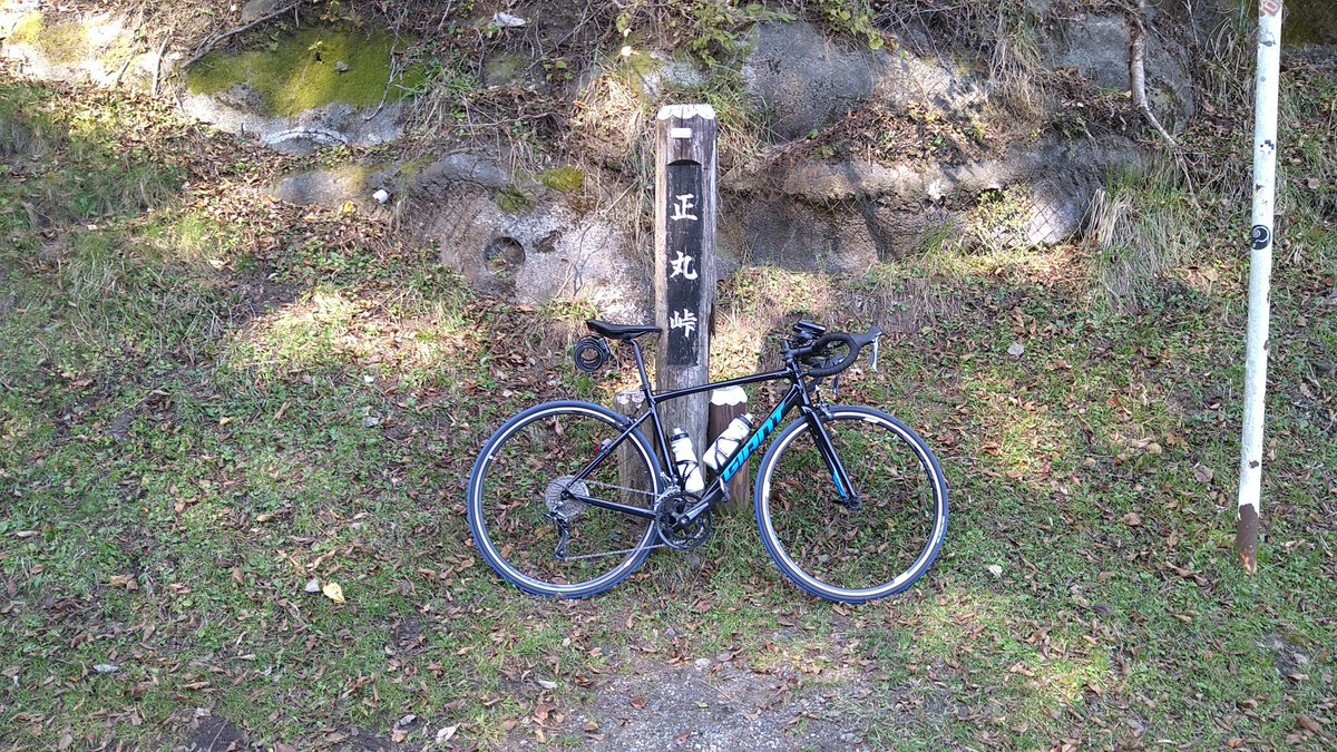 OookunC's tweet photo. contend2の Before&After
最初はclaris組で9.9kg
今はDURA-ACE入りで8.6kg
ロードバイクの中では思い法だけどだいぶ軽くなった。
走行距離ももうすぐ一万
ホイール変えたいなw
#contend2
#contend
#Giant #ロードバイク #duraace #デュラエース # https://t.co/volkc5u2re