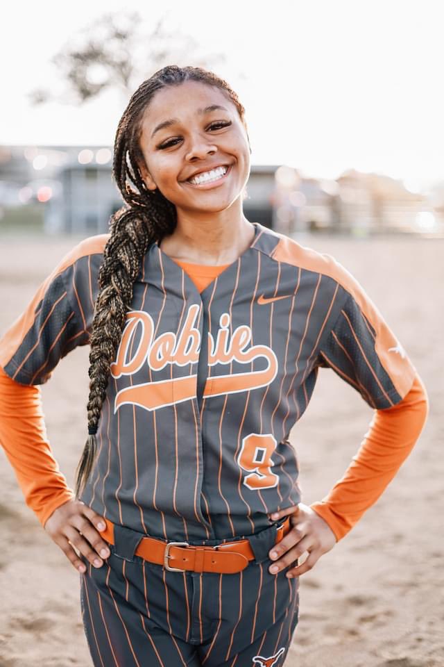 DOBIE_SOFTBALL's tweet photo. We need lots of prayer warriors for this brave beautiful BEAST! She has the heart of a champion and the softball world is praying for you! We love you! Keep Fighting 🙏🙏🙏🙏 https://t.co/TroYPQQ91P