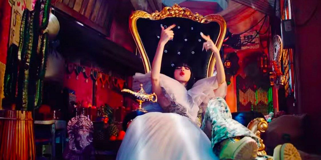 Pink40568227's tweet photo. Genesh Murti en el mv de How You Like That https://t.co/1TMcPs9tLB